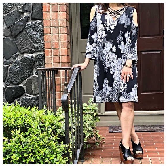 Triple lattice cold shoulder floral dress - Picture 3 of 7